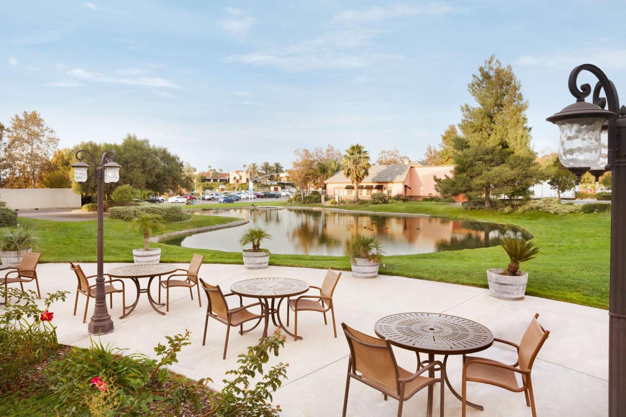 Embassy Suites By Hilton Temecula Valley Wine Country Exterior photo
